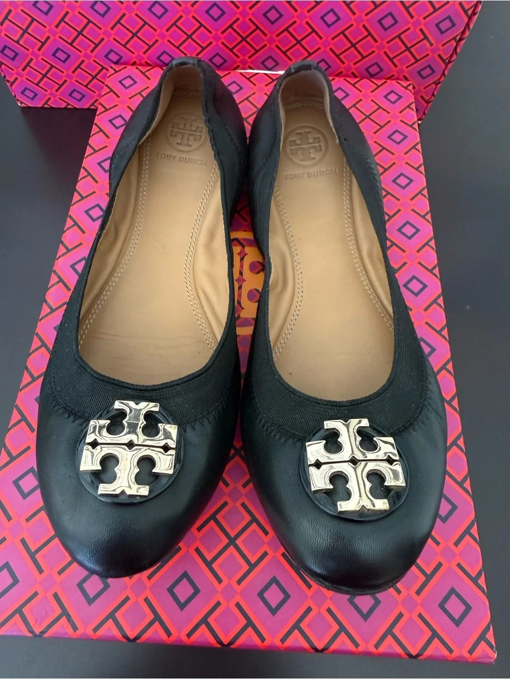 TORY BURCH Black Claire Elastic Ballet Flat with Gold Logo - Size 6.5